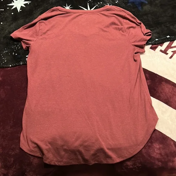 ⚫️ Maroon APT.9 T shirt - Picture 3 of 4